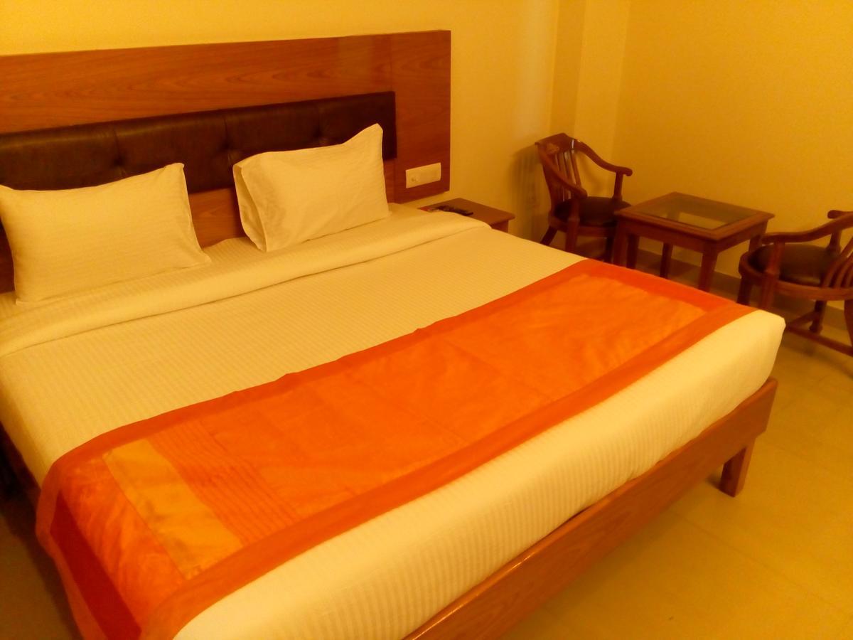 Red Carpet Hotels Noida Exterior foto