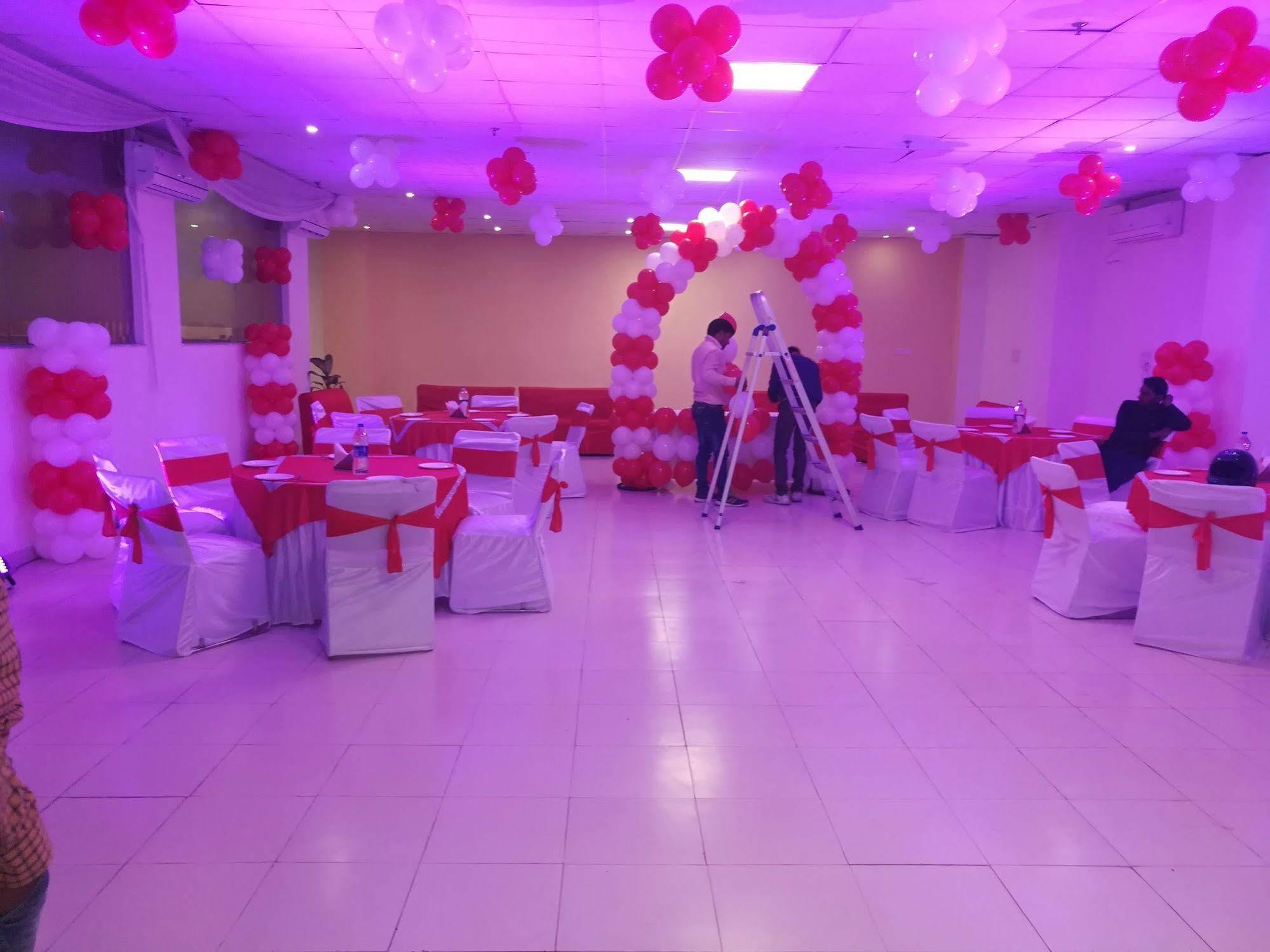 Red Carpet Hotels Noida Exterior foto